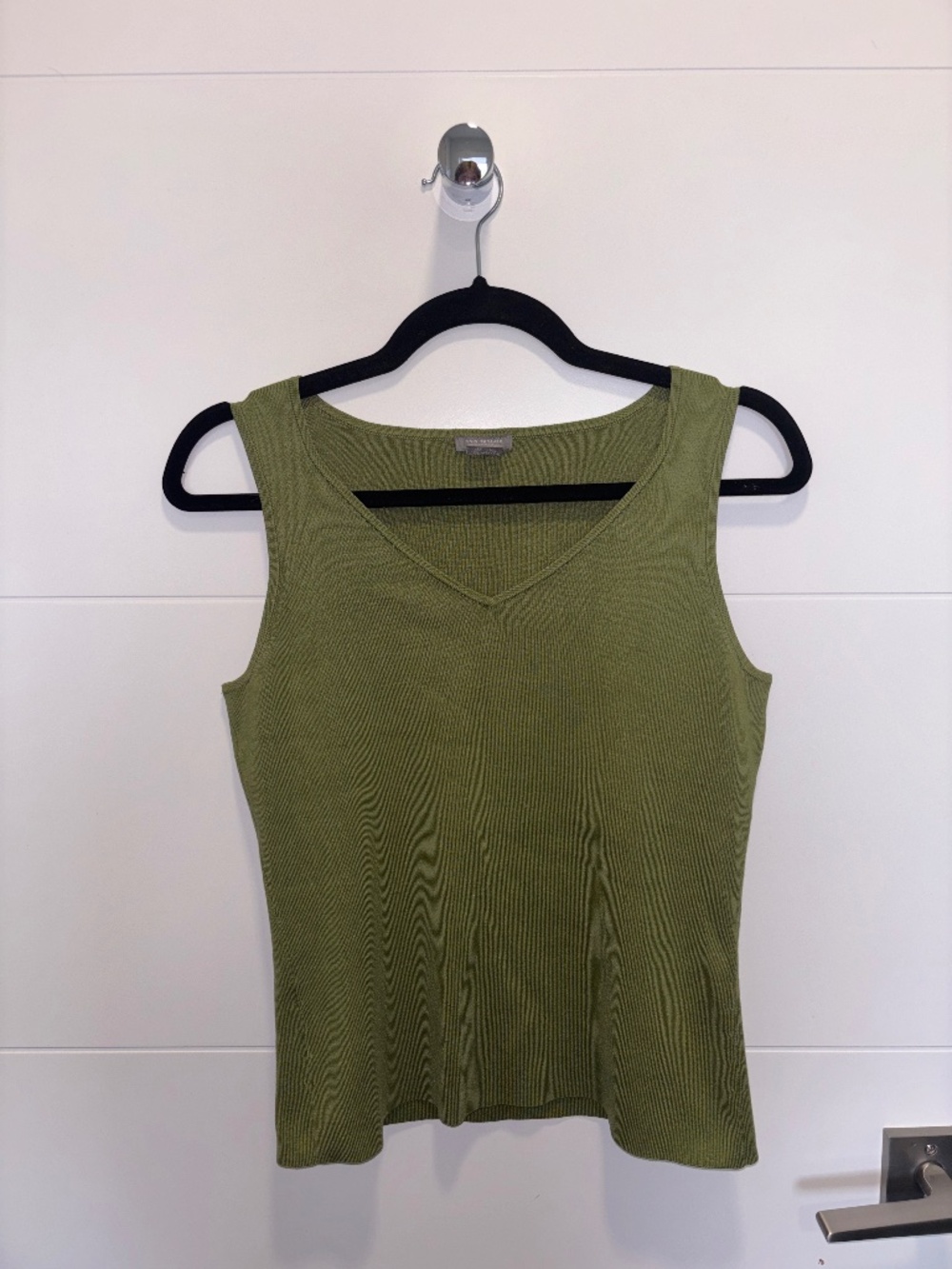 Ann Taylor Olive Green Silk Blend Sleeveless V-Neck Sweater Top Size MP